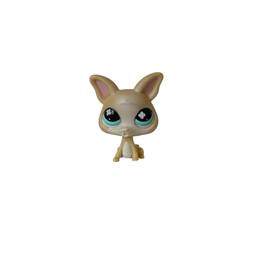 Littlest Pet Shop LPS Cream White
CHIHUAHUA #837 Blue Clover EYES
Tan Dog Puppy